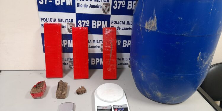 Drogas são apreendidas em tonel em Resende