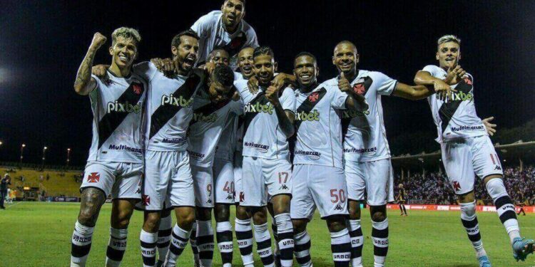 Vasco enfrenta o CSA com casa cheia