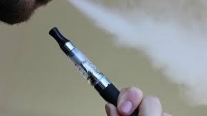 Entidades médicas esperam decisão da Anvisa sobre cigarro eletrônico