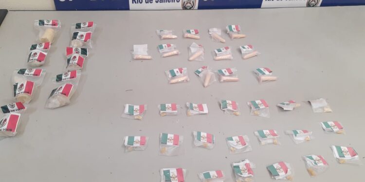 PM apreende cocaína e crack em Resende