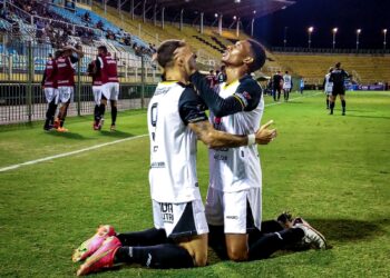Legenda: Voltaço