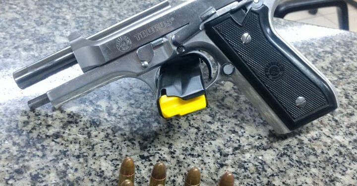 Homem é preso com pistola 9mm em Volta Redonda