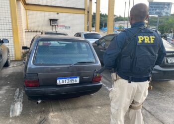 PRF recupera veículo furtado na Dutra