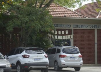 Jovem esfaqueou colegas sem motivo, diz padrasto de uma das vítimas