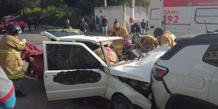 Mulher morre e criança de 9 anos fica gravemente ferida em acidente na Albo Chiesse
