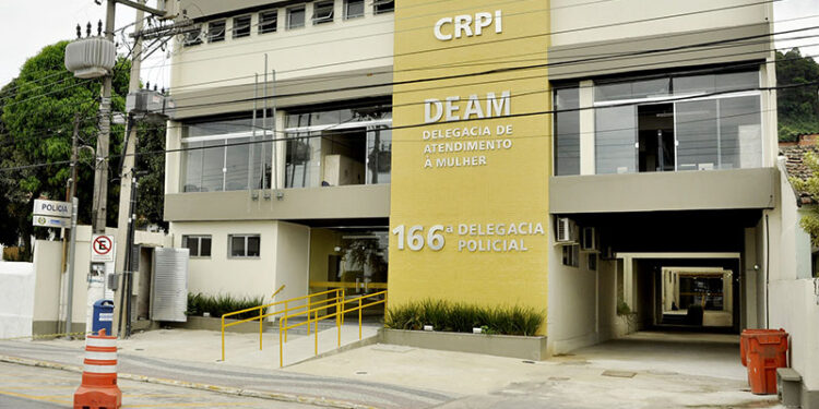 Foragido é preso em Angra com ajuda do Disque Denúncia