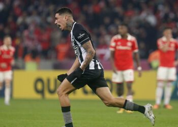 Botafogo vira o jogo e vence o Internacional