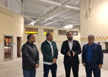 Drable e Castro visitam obras do Restaurante Popular de Barra Mansa