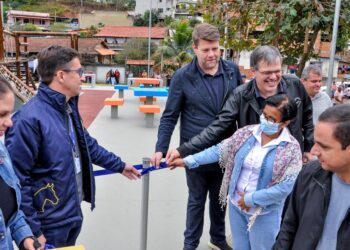 Ednardo e Tutuca entregam obras no bairro Chalé em Pinheiral