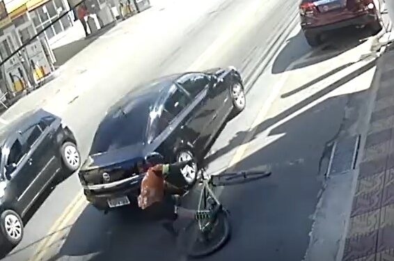 Câmeras flagram acidente com ciclista em Volta Redonda