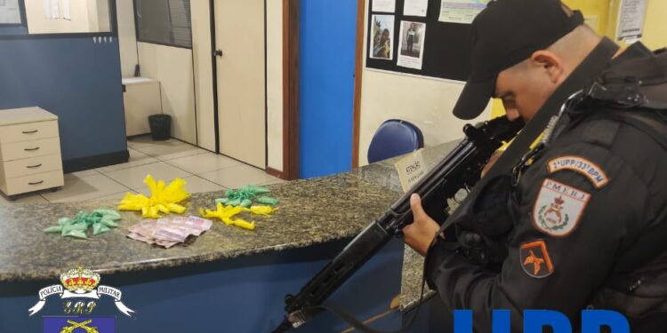 Homem é preso com cocaína em Angra dos Reis