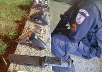 Armas e drogas são apreendidas em Resende