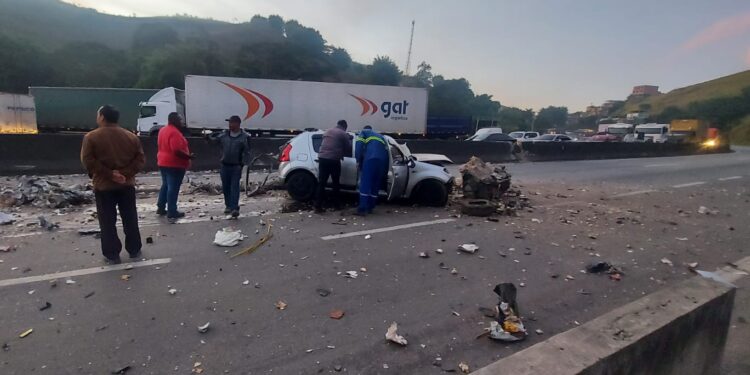 Grave acidente deixa o trânsito lento na Via Dutra no Sul do Estado