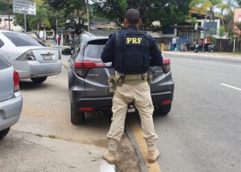 Via Dutra Barra Mansa: PRF recupera veículo roubado