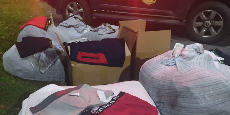 Vídeo: PRF apreende mercadoria pirata em Piraí