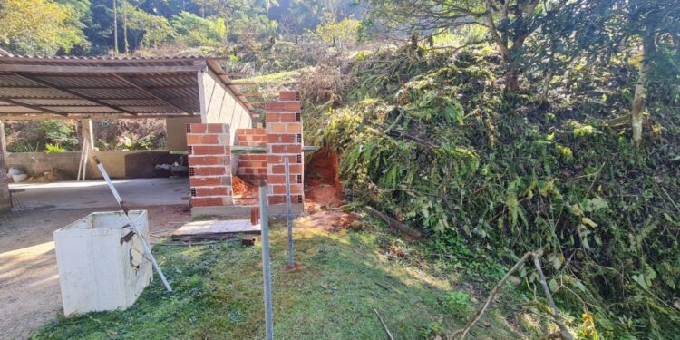 Crimes ambientais são flagrados em Fazenda de Angra dos Reis