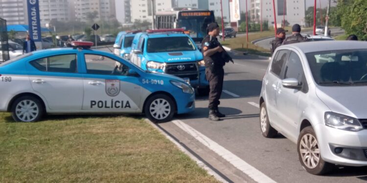 Megaoperação: PM fecha cerco em Resende