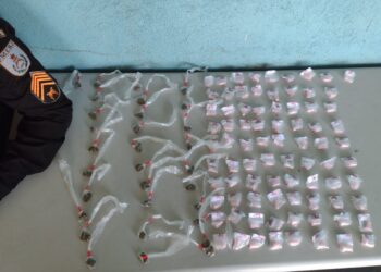 PM apreende 81 pinos de cocaína em Volta Redonda