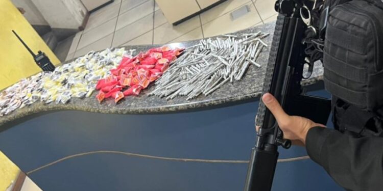 PM prende traficante com grande quantidade de drogas em Angra