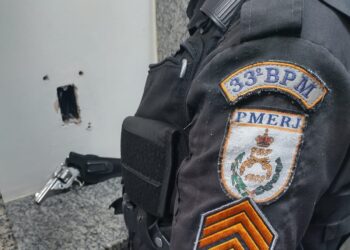 Mulher ameaça vizinha com arma de fogo em Mangaratiba