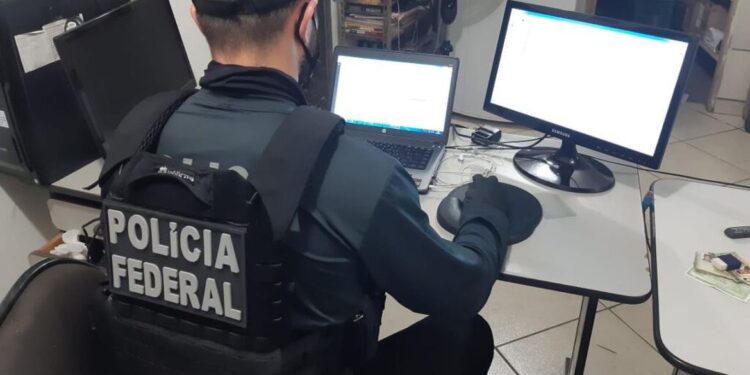 PF prende importador que trazia armas pelos Correios