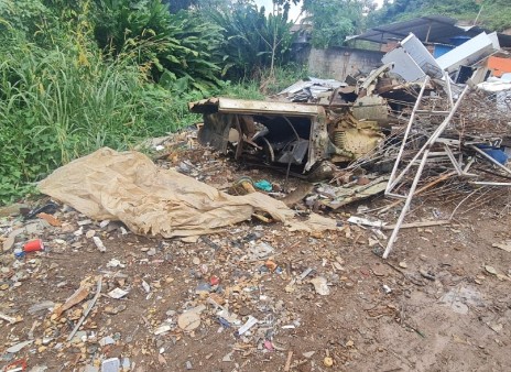 Ferro velho é fechado pela 2ª vez por operar sem licença em Angra
