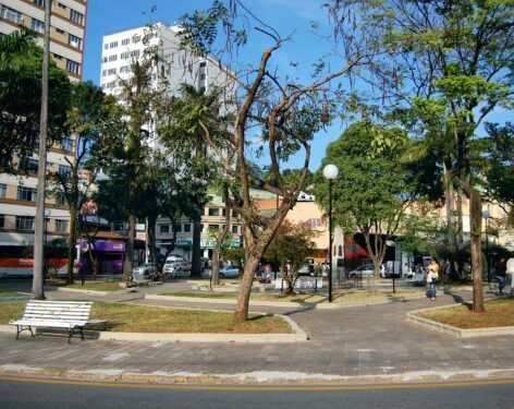 Homem é baleado na Praça das Nações Unidas, em Barra Mansa