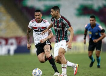 Fluminense encara o São Paulo neste domingo