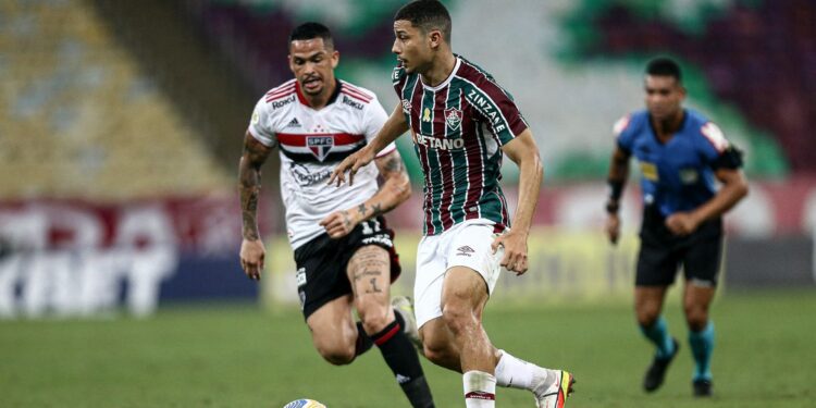 Fluminense encara o São Paulo neste domingo