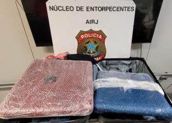 PF prende jovem com cocaína oculta em quadros, no Galeão