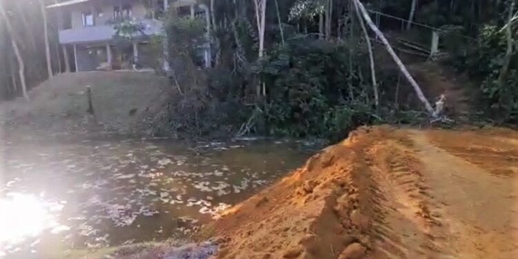 Policiamento Ambiental flagra construção irregular em Barra do Piraí
