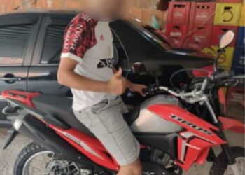 Homem tem moto roubada em assalto à mão armada, em Barra Mansa
