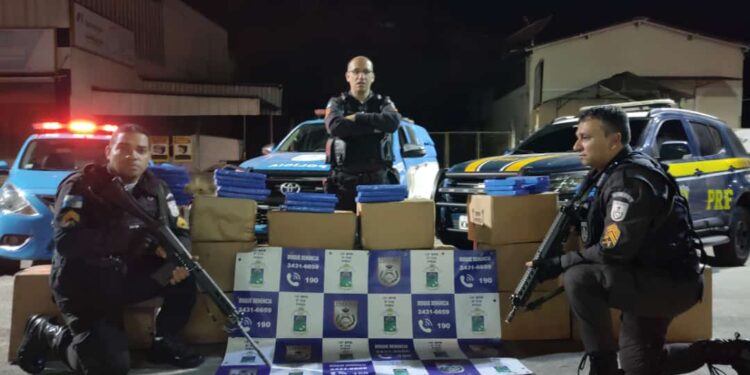 Operação da PM e PRF intercepta 640 kg de maconha em Piraí