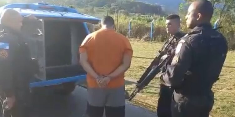 PM prende em Itacuruça traficante de armas que fugiu do Complexo do Alemão
