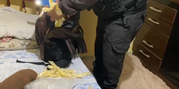Vídeo: PM intercepta carga de drogas em Porto Real