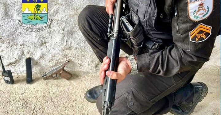 Após troca de tiros, PM prende homem em Angra