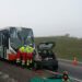 Carro bate de frente com ônibus na Rodovia Lucio Meira