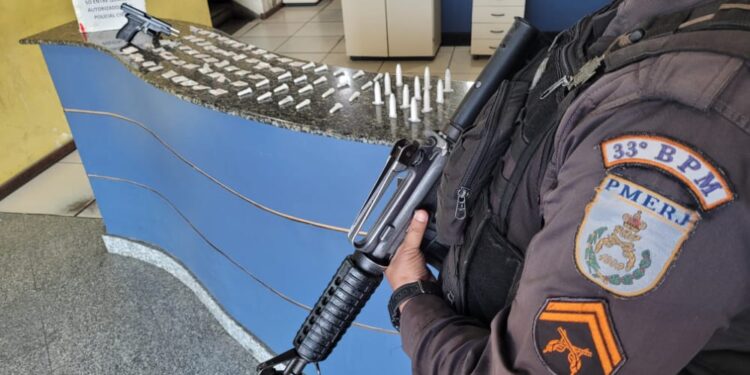 Disque Denúncia Angra leva a prisão de gerente do tráfico de drogas no Promorar