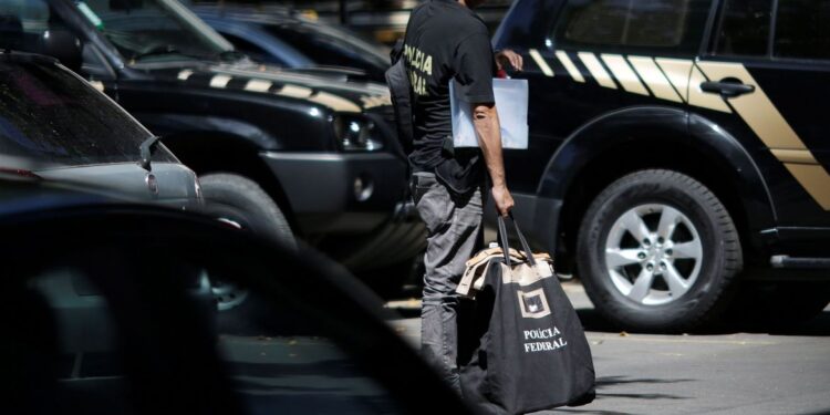 PF faz operação contra fraudes previdenciárias no Rio