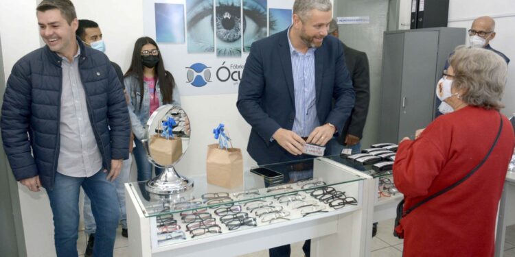 Fábrica de Óculos entrega mais unidades aos moradores de Barra Mansa