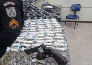 Polícia prende dois homens por tráfico em Barra Mansa