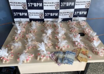 Quatis: Homem é preso quase 500 pinos de cocaína