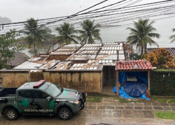 Deck irregular é identificado em Angra dos Reis