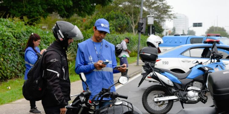 Operação combate circulação de motos sem placa no RJ