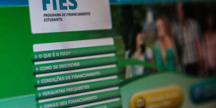 MEC define valores semestrais para financiamento do Fies
