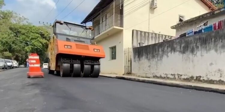 Piraí segue com obras de asfaltamento na Avenida dos Acadêmicos