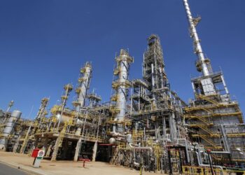 Petrobras reduz preço da gasolina em R$ 0,20 por litro nas refinarias