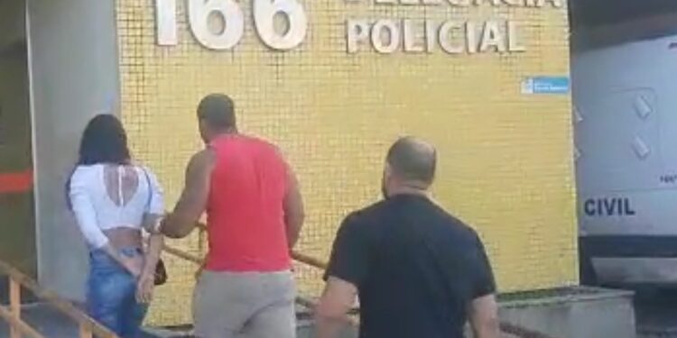 Vídeo: Foragida da Justiça é presa em Angra
