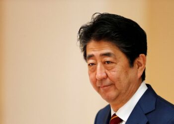 Ex-premiê japonês Shinzo Abe morre após ser baleado em comício