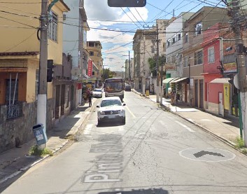 Após troca de tiros, bandidos fogem da PM no Roberto Silveira